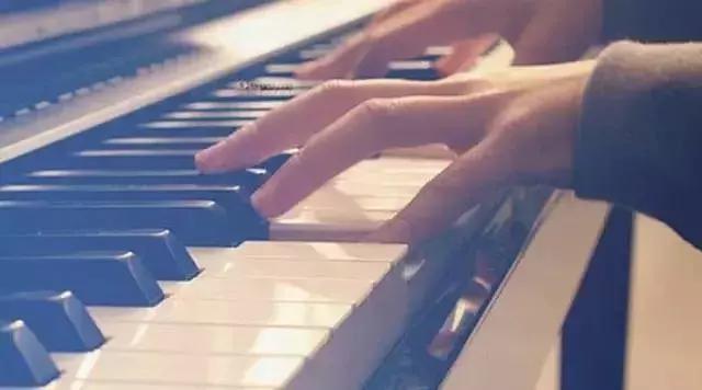 钢琴同音连线示范,钢琴和谐音如何配(5)
