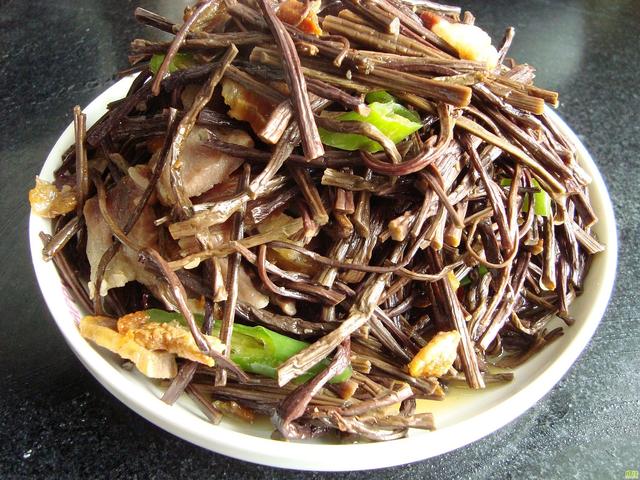 咸蕨菜最正宗的做法,干蕨菜炒肉的做法大全(5)
