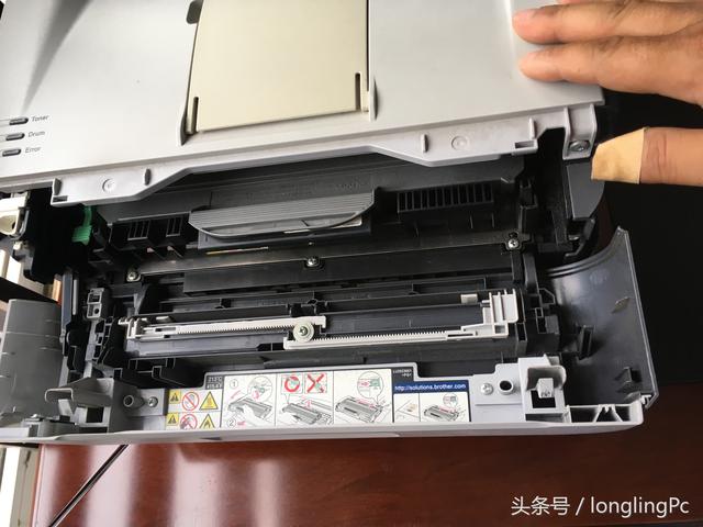 打印机怎么加墨粉,打印机加墨粉正确方法(2)