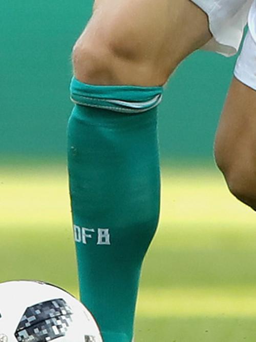 足球护腿板什么材质好,什么品牌的足球护腿板好(4)
