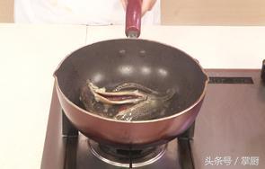 老东北酱炖泥鳅正宗做法,炖泥鳅最正宗的做法窍门(1)