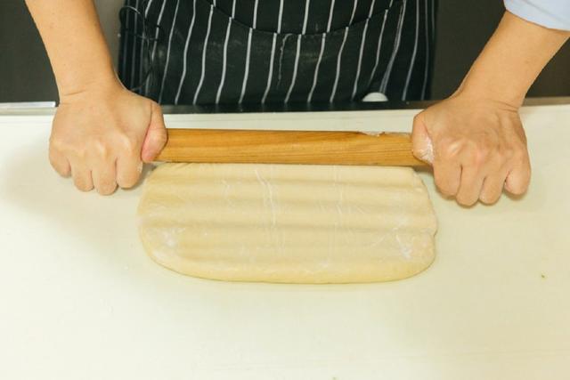 君之牛角酥的制作方法,老式奶油牛角酥的做法(4)