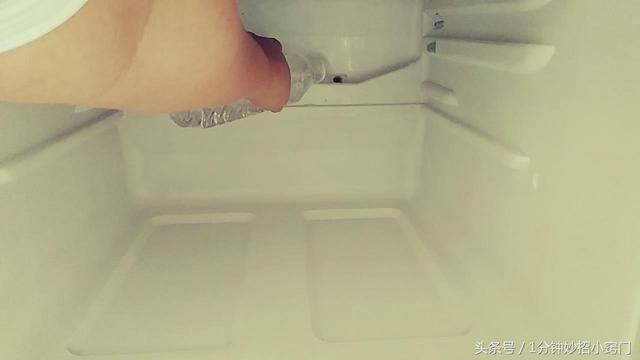 冰箱上层小孔堵塞怎么办,冰箱里漏水的小孔堵塞了怎么办(3)