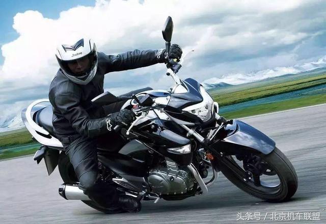 摩托车急刹车的正确方法,摩托车减速要捏离合吗(4)