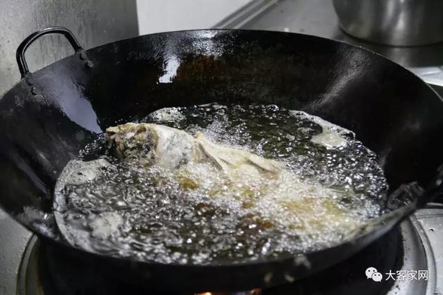 炸醋溜鱼做法,红烧醋溜鱼的正宗做法(3)