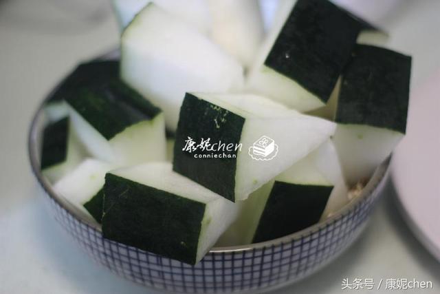 高压锅冬瓜薏米汤的做法,排骨薏米冬瓜汤做法(4)