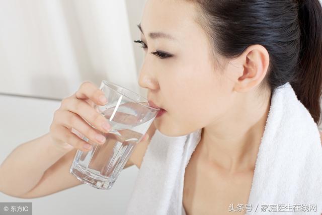 人一天要喝多少水才算正常,人一天喝多少水才是正常的标准(1)