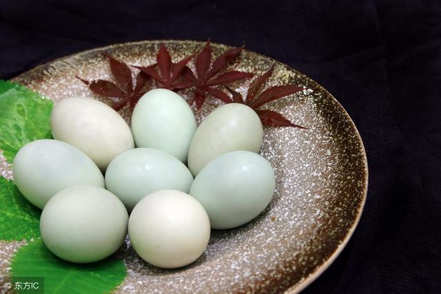 鸭蛋煮熟用起来吃好吃吗,新鲜的鸭蛋能直接煮着吃吗(1)
