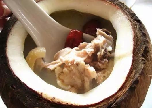 原盅椰汁炖鸡汤正宗做法,椰汁鸡汤的做法(4)