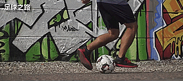 足球如何双脚起球,足球新手如何练起球(4)