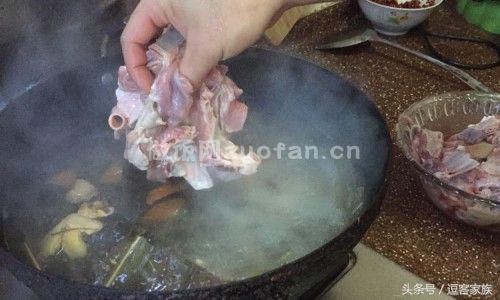 涮羊肉清汤锅底配方,涮羊肉老式锅底清汤怎么熬(3)