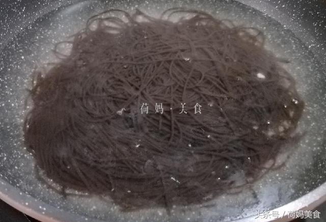 干蕨根粉是直接煮还是要先泡,蕨根粉不用提前泡发直接煮可以吗(4)