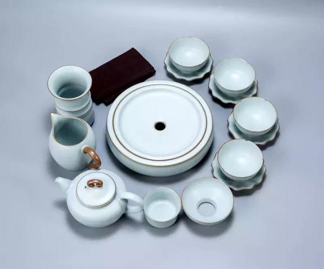 红茶用汝瓷茶壶正确冲泡方法,红茶一般用什么茶具泡(1)