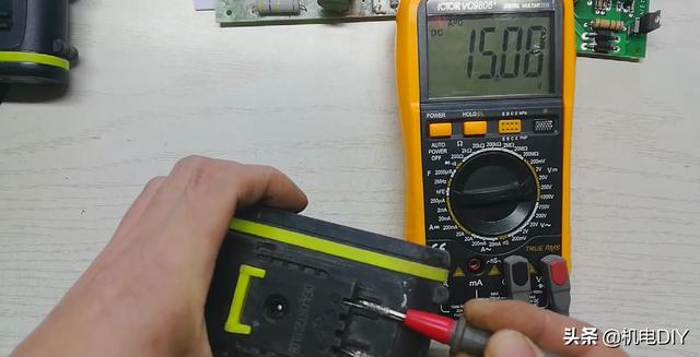 电钻电池怎么解决电压保护,电钻电池发热解决方法(7)