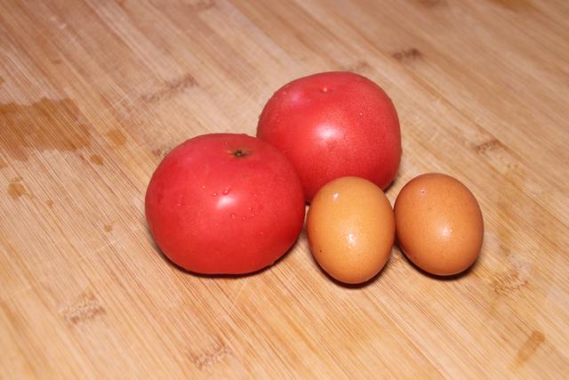 西红柿木耳鸡蛋汤的家常做法,西红柿鸡蛋木耳汤怎么做的浓稠(3)