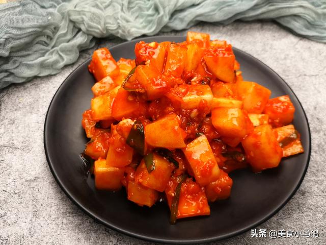韩国泡菜里的酸萝卜怎么做,韩国白萝卜泡菜的做法(2)