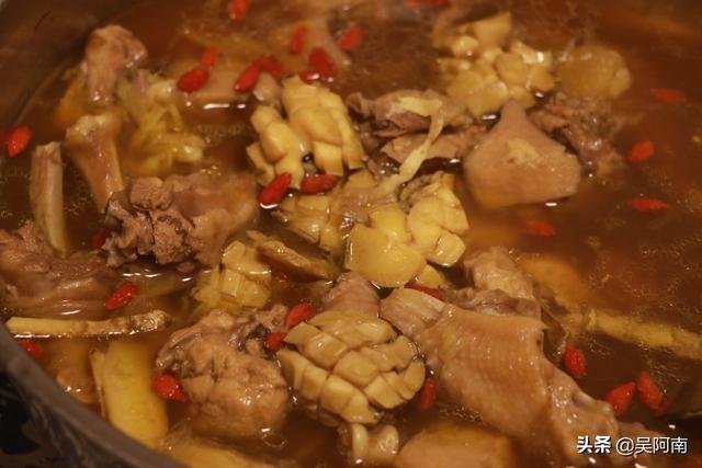广东干鲍鱼鸡汤窍门,干鲍鱼鸡汤粤式煲汤(1)