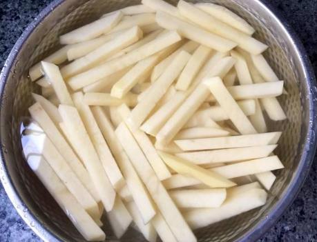 炸薯条不要冷冻的方法,炸薯条不用淀粉不用冷冻的方法(4)