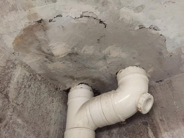 穿电线管漏水是楼上的原因吗,楼下电线管漏水是哪里的问题(1)
