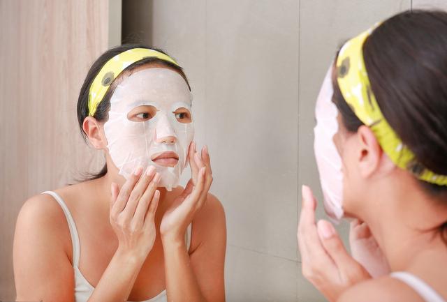 四十岁的女人多久敷一次面膜,脸干补水最好土方法(2)