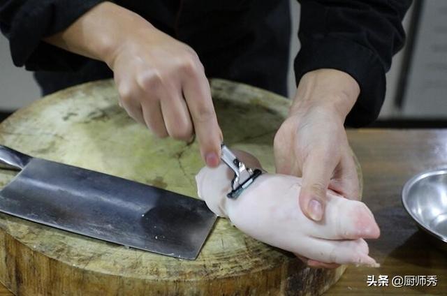 香辣脆皮猪蹄的做法,脆皮猪蹄的正宗做法(3)
