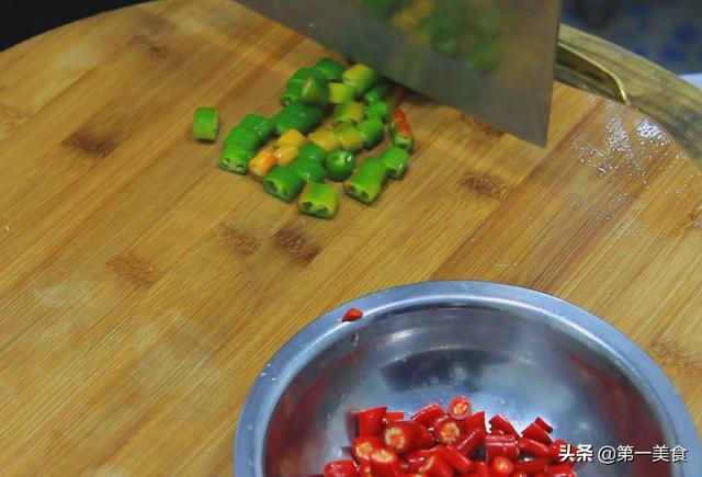 西红柿辣椒酱做法视频,西红柿花生辣椒酱的家常做法(4)