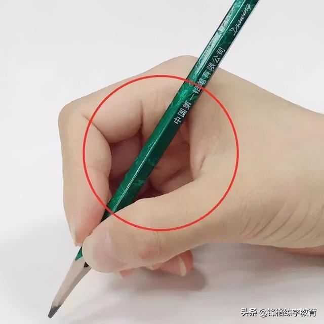 写字手腕趴着怎么矫正,写字手腕内弯怎么改正(3)