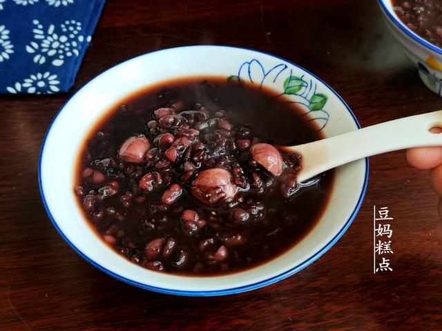黑米红枣补血粥的做法,黑米黄米红枣粥的做法(1)