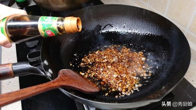 蒜蓉酱爆炒河虾的做法,酱爆河虾的家常做法(4)