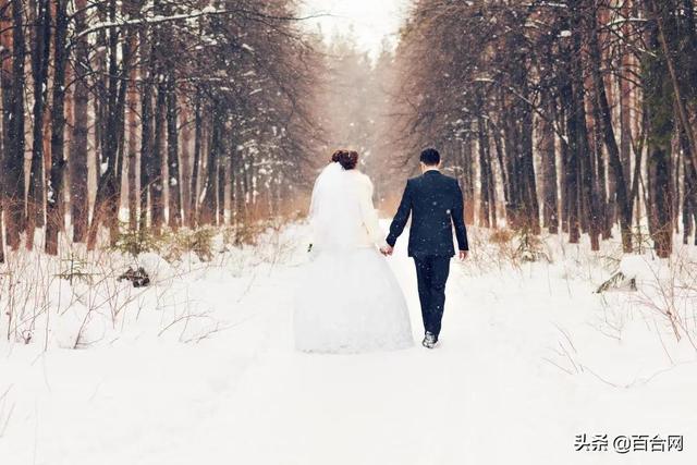 为什么冬天结婚都穿婚纱,结婚当天为啥要穿婚纱(1)