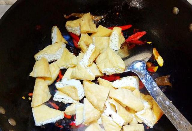 凉拌糖醋油豆腐的做法,凉拌油豆腐的做法(6)