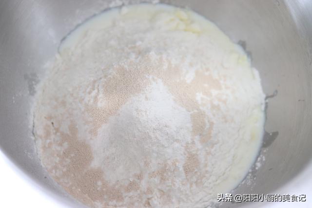 炼乳奶酪包做法图解,新疆奶酪包的奶酪简单做法(4)