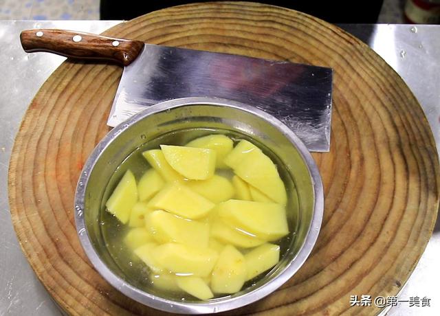 高压锅做土豆烧肉的方法,老式高压锅做土豆烧肉(4)