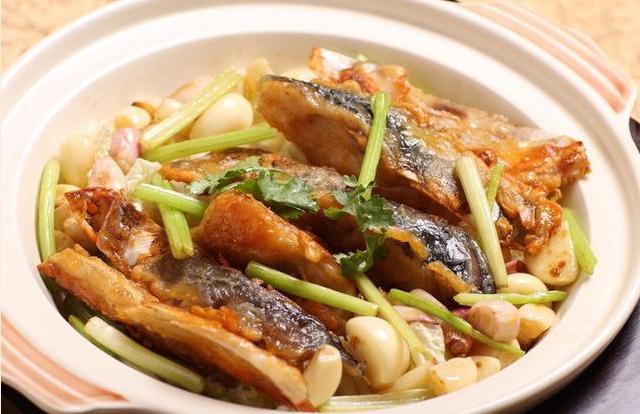 沙煲焗鱼,顺德煎焗鱼头的做法(1)