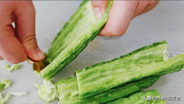 苦瓜绿豆汤做法步骤,苦瓜绿豆汤的制作方法(2)