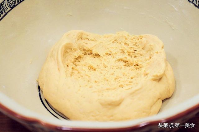 玉米面锅贴饼子的做法,锅贴玉米面饼子怎么做(3)