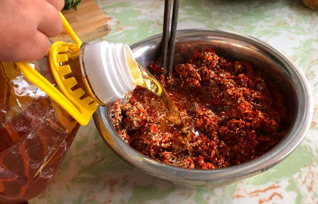 北方辣椒油的家常做法,辣椒油的做法怎么做好吃(3)