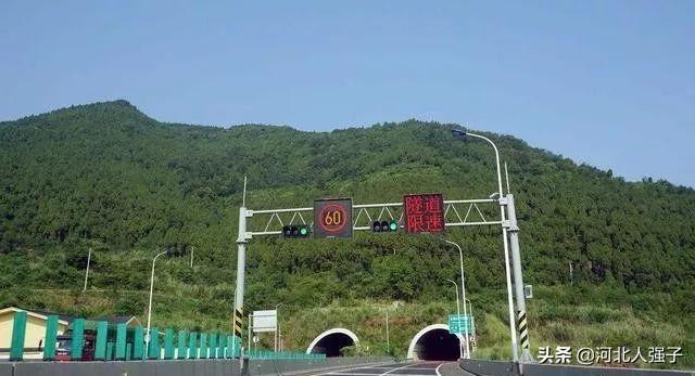 高速隧道实线区前车速度慢怎么办,高速隧道有超车道和快慢车道吗(4)