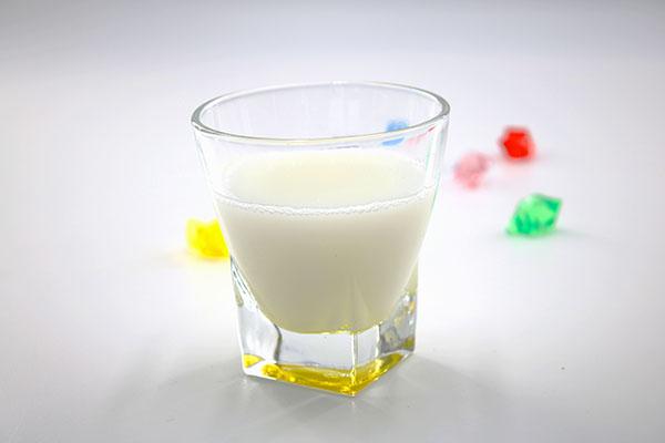 经期喝牛奶的好处和坏处,月经期间喝牛奶对身体有好处吗(1)
