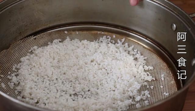 正宗烧麦的做法步骤,正宗糯米烧麦馅的做法(2)