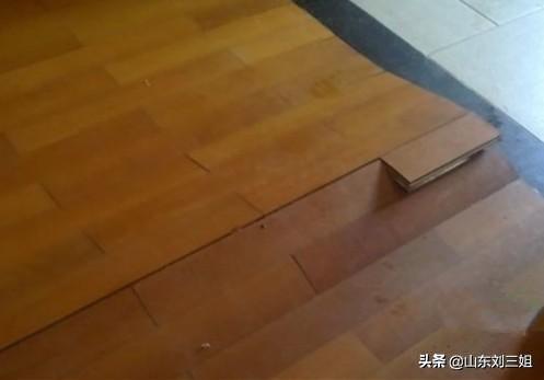 地板鼓起来了修复最简单办法,家里的地板翘起来最好的补救方法(3)