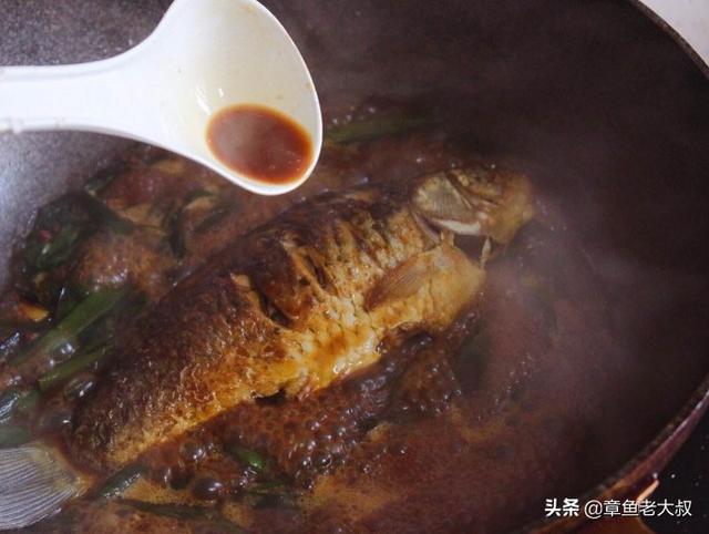 葱烧八带鱼家常做法,炒八带鱼要焯水吗(2)