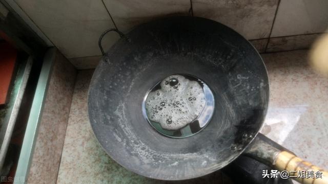 怎样养锅油亮不生锈,怎样使锅能长期不生锈(4)