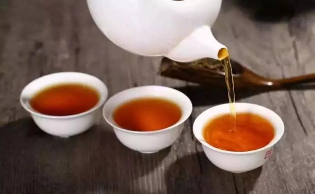 每天大量喝黑茶好吗,长期喝黑茶的利弊(1)