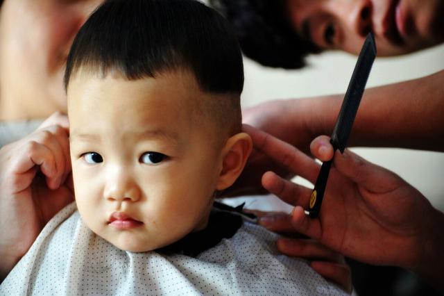 给孩子剃头的正确方法,儿童剃头的方法(3)