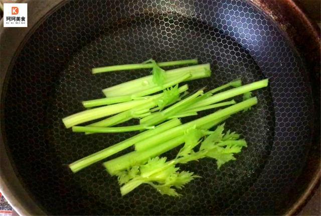 芹菜各种切法视频,快速切芹菜的方法(4)