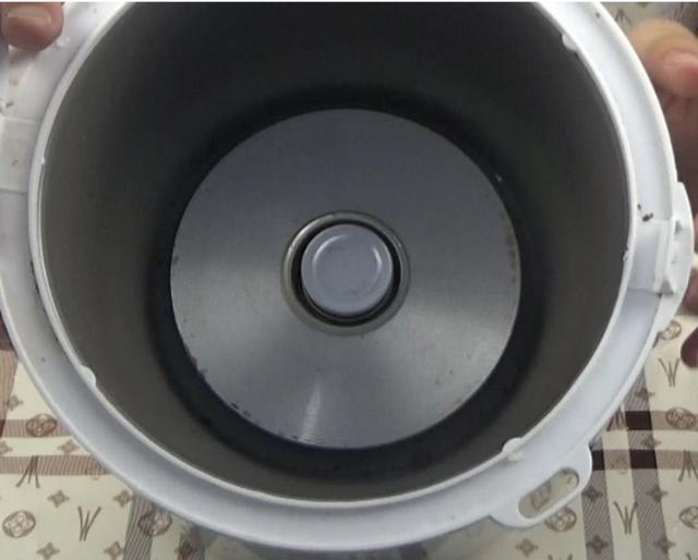 蒸米饭的电饭锅怎么洗,蒸完米饭电饭锅盖如何快速清洗(4)