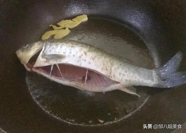 怎样煮的鱼成白色的汤,煮鱼白色的汤是怎么做的(4)