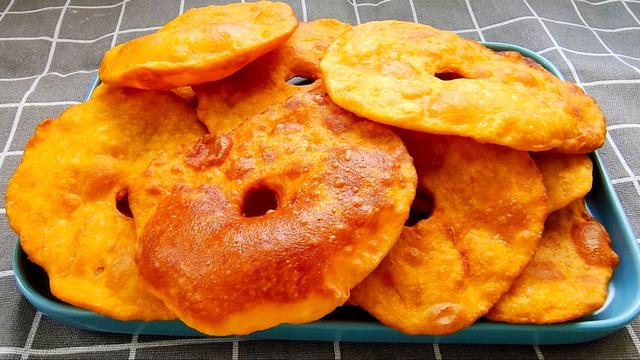 红薯油饼用普通面粉做法,红薯丝面饼普通面粉做法(1)