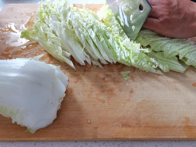 素白菜包子馅的制作方法,素白菜馅包子调馅的做法(2)
